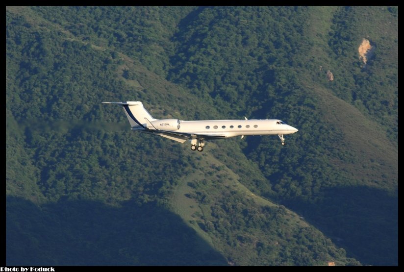 Gulfstream Aerospace G-V-SP Gulfstream G550(N818HK)@VHHH_1(2)_20110723.jpg