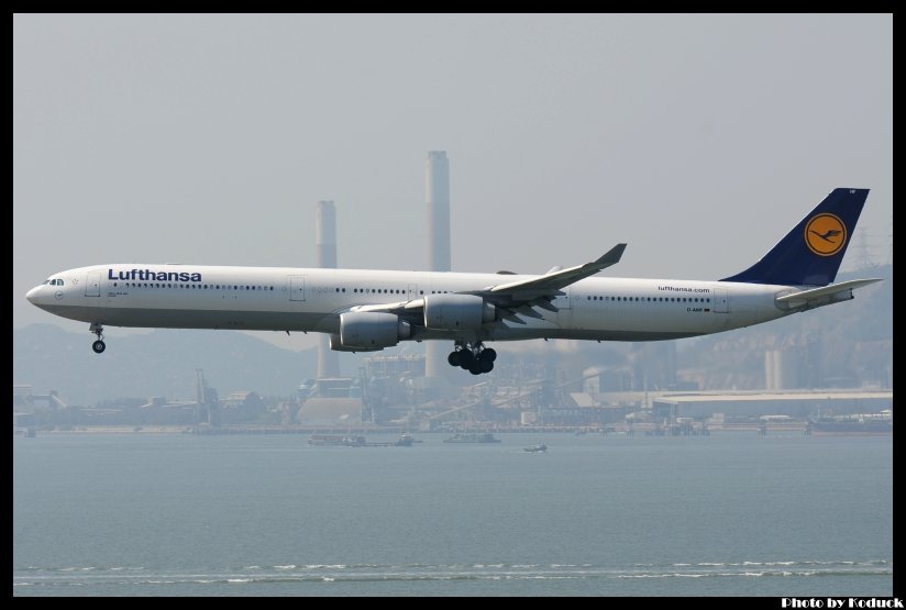 Lufthansa A340-642(D-AIHF)@VHHH_2(2)_20110724.jpg