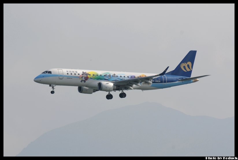 Mandarin Airlines Embraer ERJ-190AR(B-16829)@VHHH_1(2)_20110724.jpg