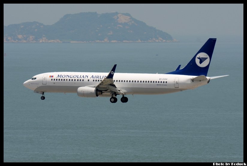 MIAT Mongolian Airlines B737-8CX(EI-CXV)@HKG_1(2)_20110724.jpg