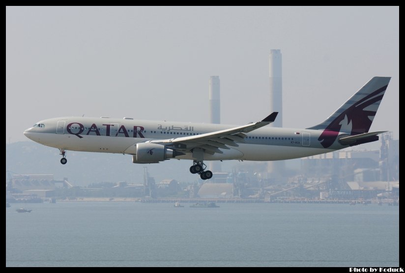 Qatar Airways A330-202(A7-ACA)@VHHH_1(2)_20110724.jpg