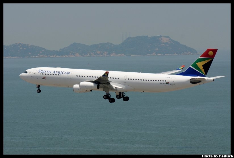 South African Airways A340-313X(ZS-SXA)@VHHH_1(2)_20110724.jpg