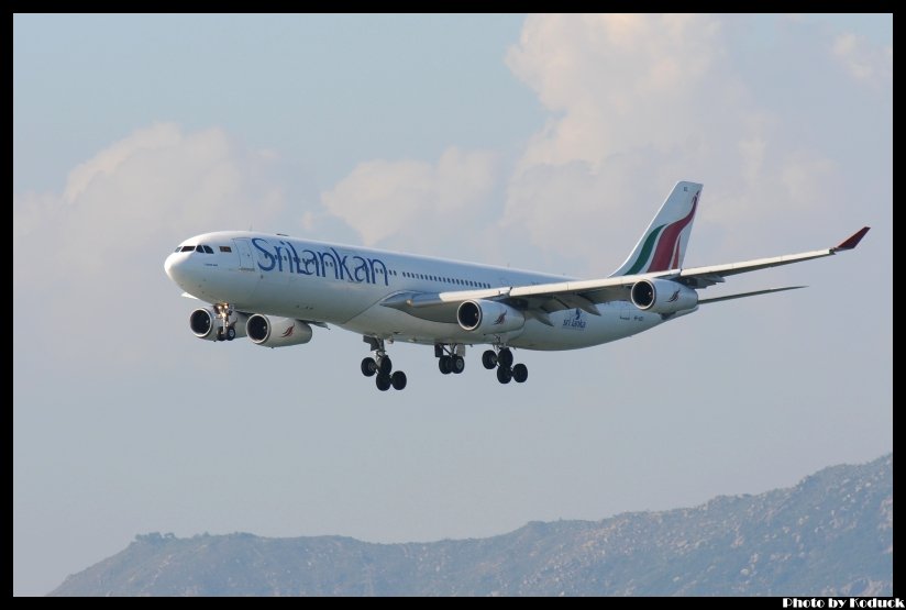 SriLankan Airlines A340-311(4R-ADC)@VHHH_1(2)_20110723.jpg