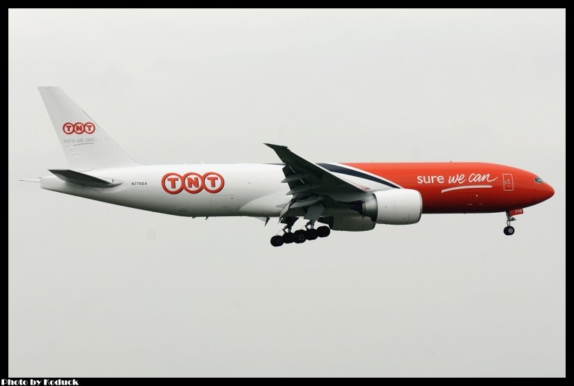 TNT Airways B777-FHT(N778SA)@RCTP_1(2)_20111112.jpg