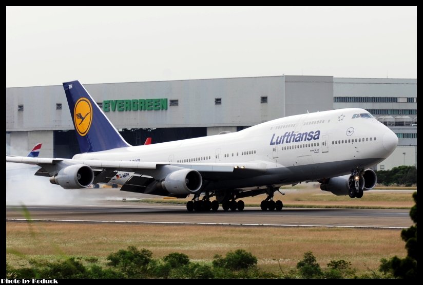 Lufthansa B747-430M(D-ABTH)@RCTP_1(4)_20111117.jpg