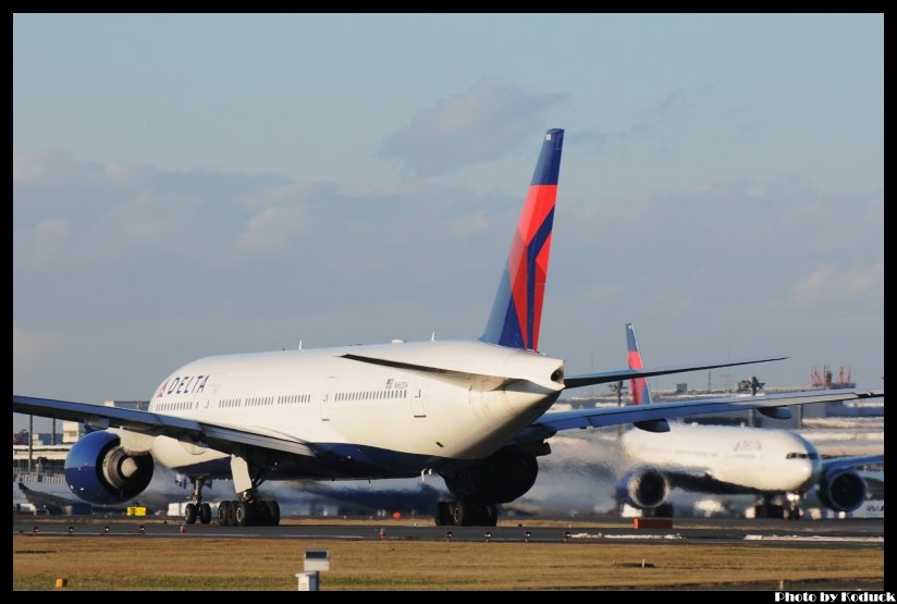 Delta Airlines B777-232ER(N862DA)@RJAA_1(2)_20111125.jpg