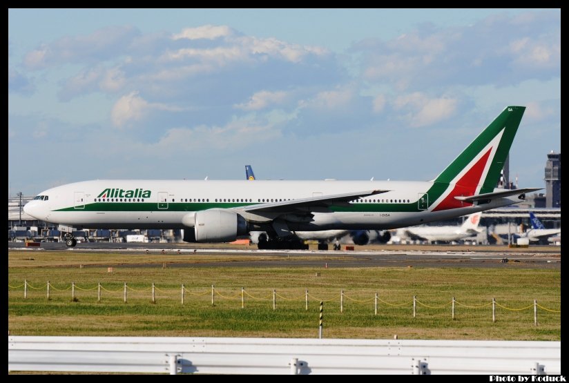 Alitalia B777-243ER(I-DISA)@RJAA_2(2)_20111125.jpg