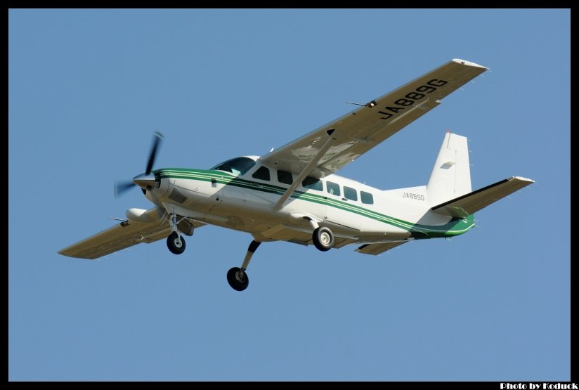 Private Cessna 208(JA889G)@RJAA_1(2)_20111125.jpg