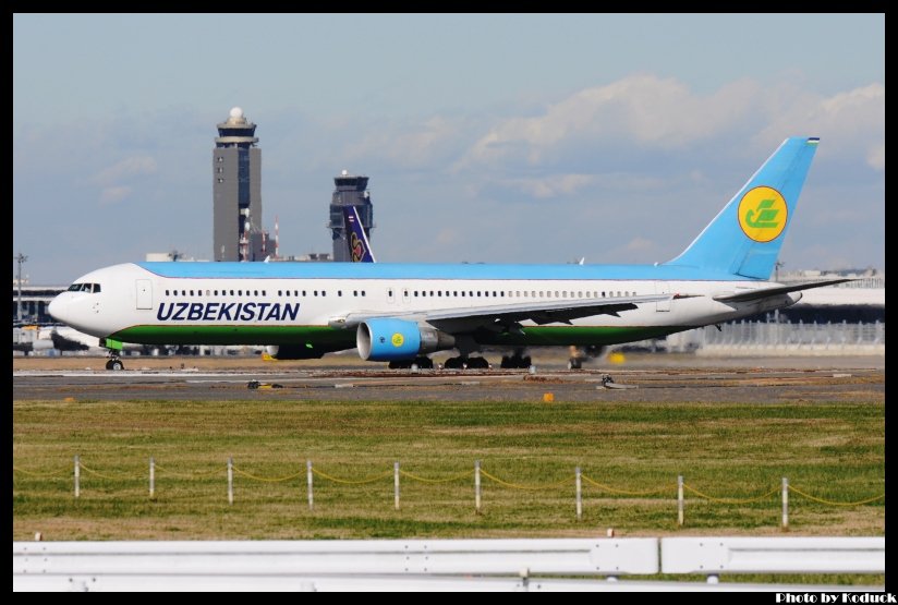 Uzbekistan Airways B767-33P(ER)(VP-BUF)@RJAA_1(2)_20111125.jpg