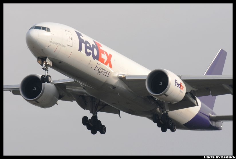 FedEx B777-FS2(N855FD)@RJAA_1(2)_20111127.jpg