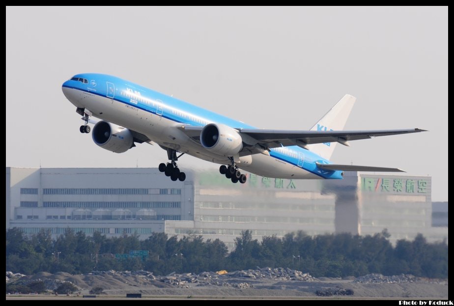 KLM Asia B777-206ER(PH-BQF)@RCTP_1(2)_20120326