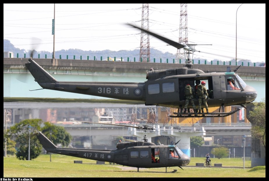 UH-1H(316 and 417)@Taipei_1(2)_20120328