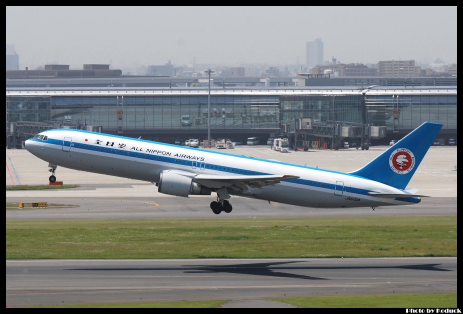 ANA B767-381(JA602A)@Haneda_2(2)_20110514