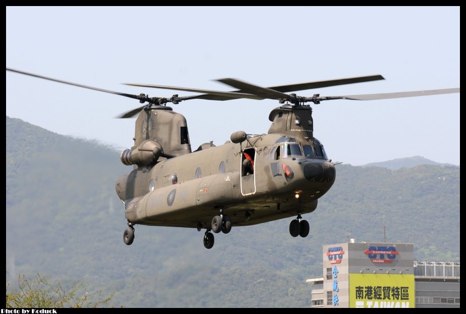 ROCAF CH-47SD(7307)@Taipei_2(2)_20120328