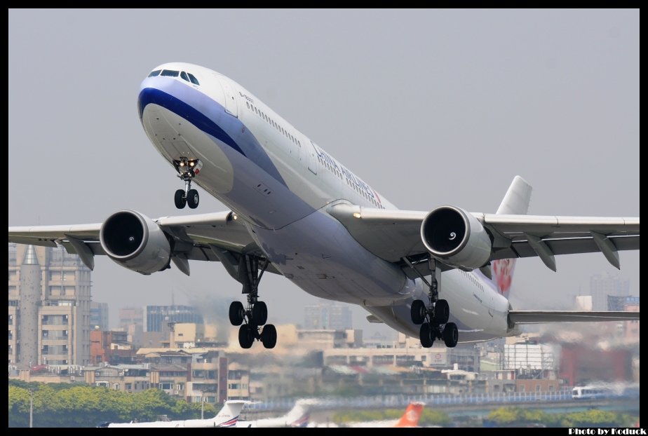 China Airlines A330-302(B-18307)@RCSS_1(2)_20120524