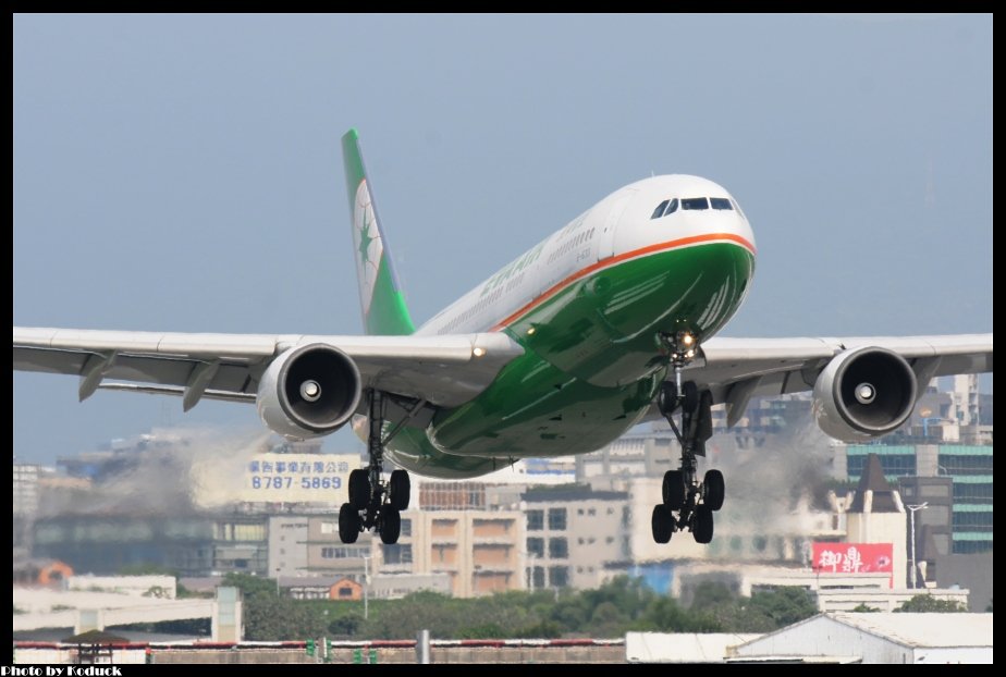 EVA Air A330-203(B-16301)@RCSS_1(2)_20120515