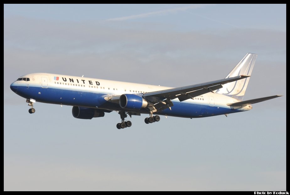 United Airlines B767-322ER(N657UA)@FRA_1(2)_20120221