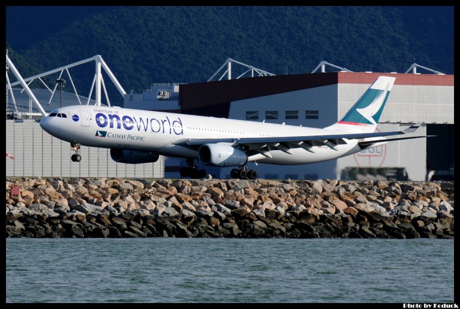 Cathay Pacific A330-343X(B-HLU)@VHHH_1(2)_20120706