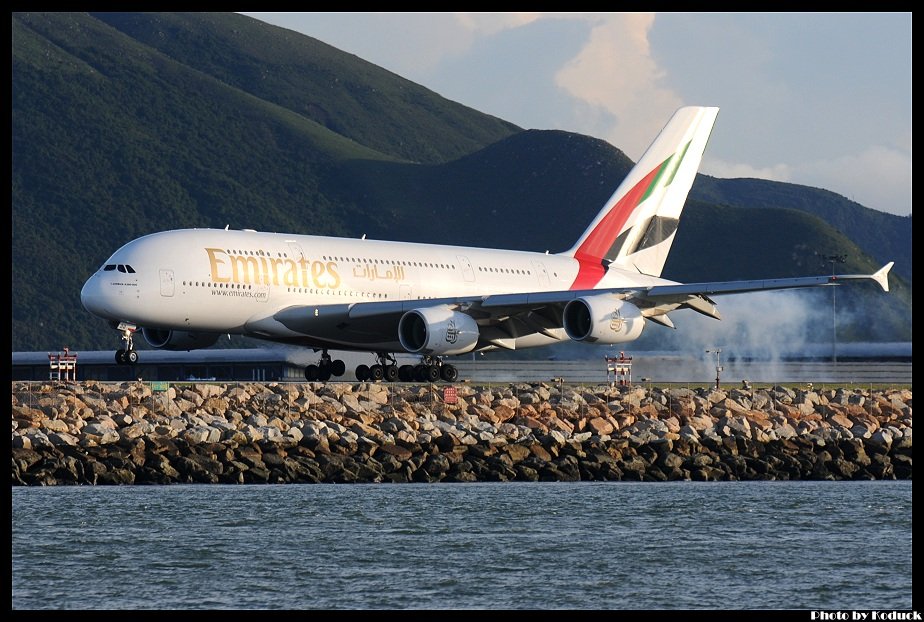 Emirates A380-861(A6-EDQ)@VHHH_1(2)_20120706