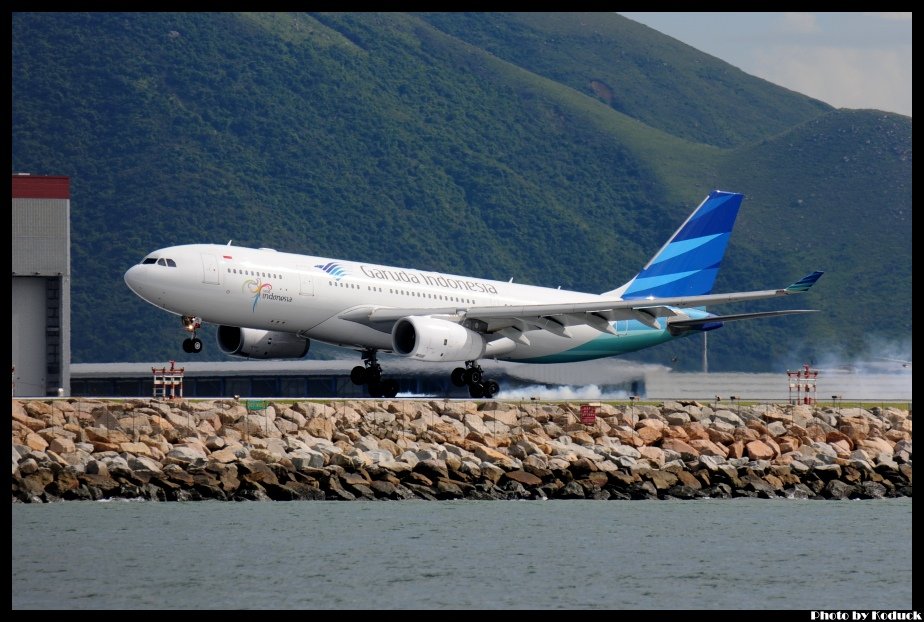 Garuda Indonesia A330-243(PK-GPL)@VHHH_1(2)_20120706