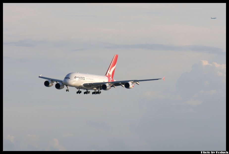 Qantas A380-842(VH-OQA)@VHHH_1(2)_20120706