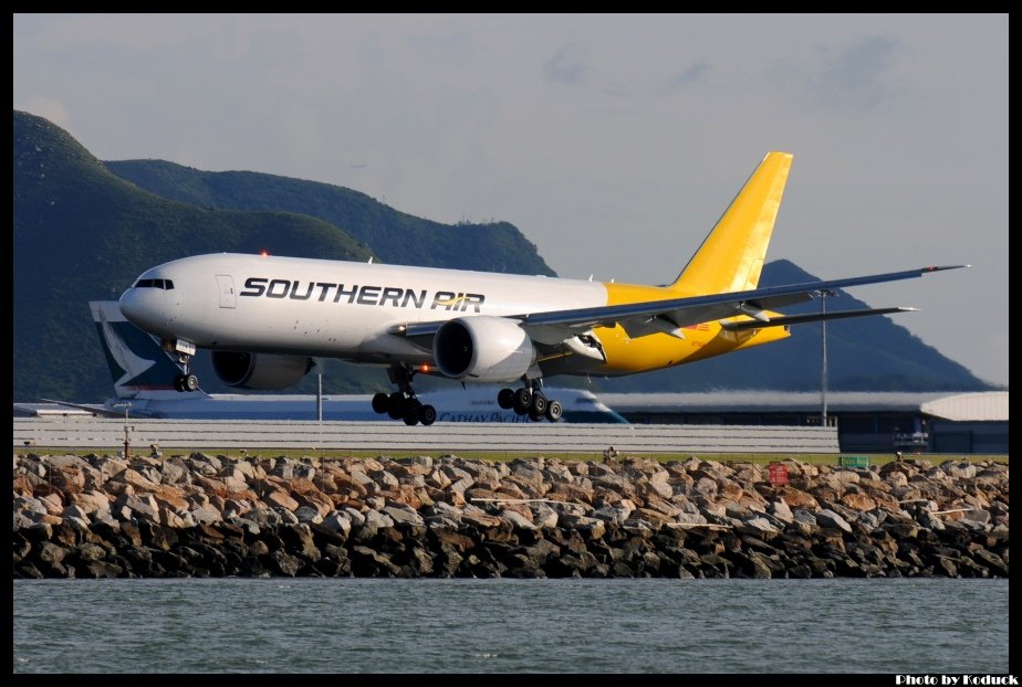 Southern Air(DHL) B777-FZB(N774SA)@VHHH_1(2)_20120706