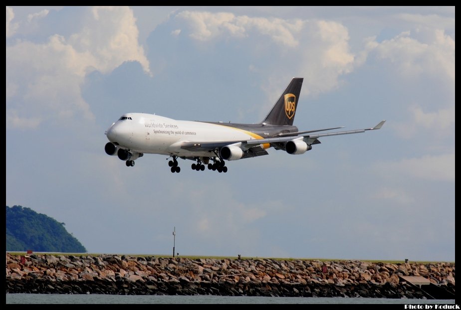 UPS B747-44AF(SCD)(N575UP)@VHHH_1(2)_20120706