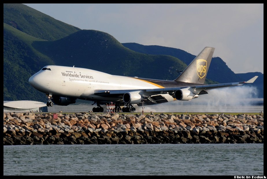 UPS B747-45EM(BCF)(N578UP)@VHHH_1(2)_20120706