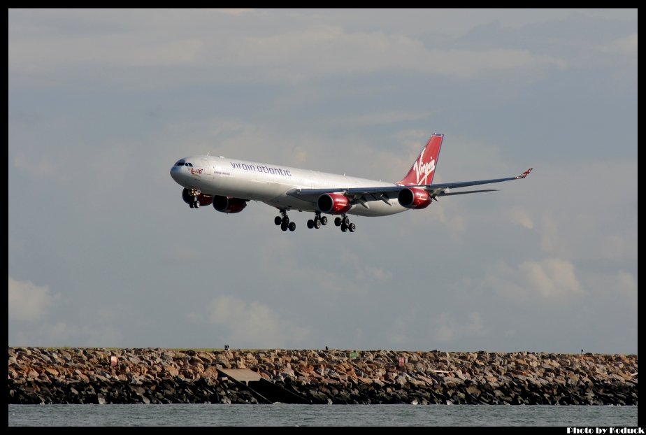 Virgin Atlantic Airways A340-642(G-VFOX)@VHHH_1(2)_20120706