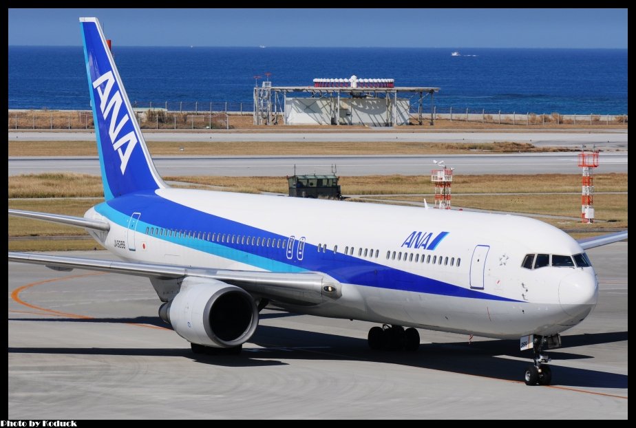 ANA B767-381(JA8289)@ROAH_1(2)_20121020