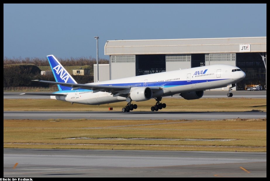 ANA B777-381(JA757A)@ROAH_2(2)_20121020