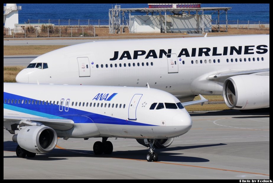 JAL B777-246(JA8983)@ROAH_7(2)_20121020