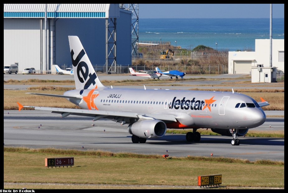 Jetstar Japan A320-232(JA04JJ)@ROAH_1(2)_20121020