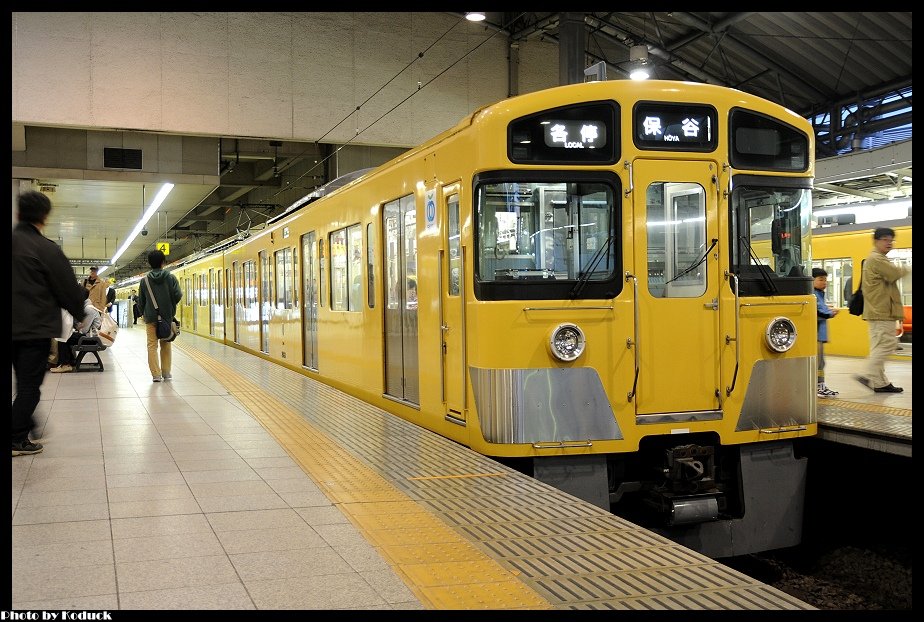 西武鐵道新2000系電車@池袋_1(2)_20121103