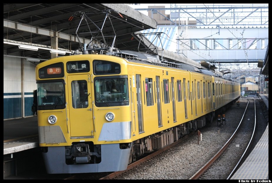 西武鐵道新2000系電車@西所澤_4(2)_20121103