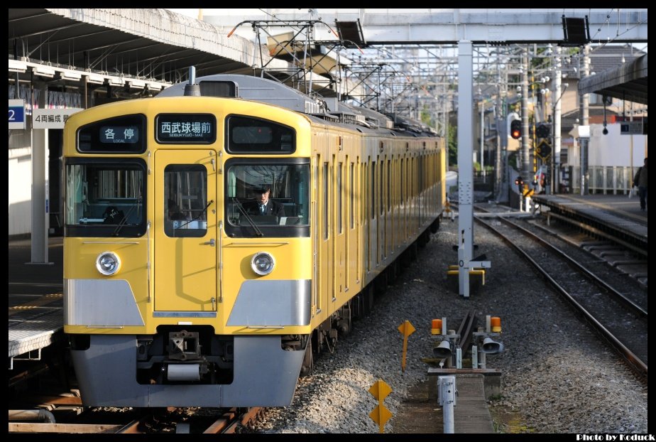 西武鐵道新2000系電車@西所澤_5(2)_20121103