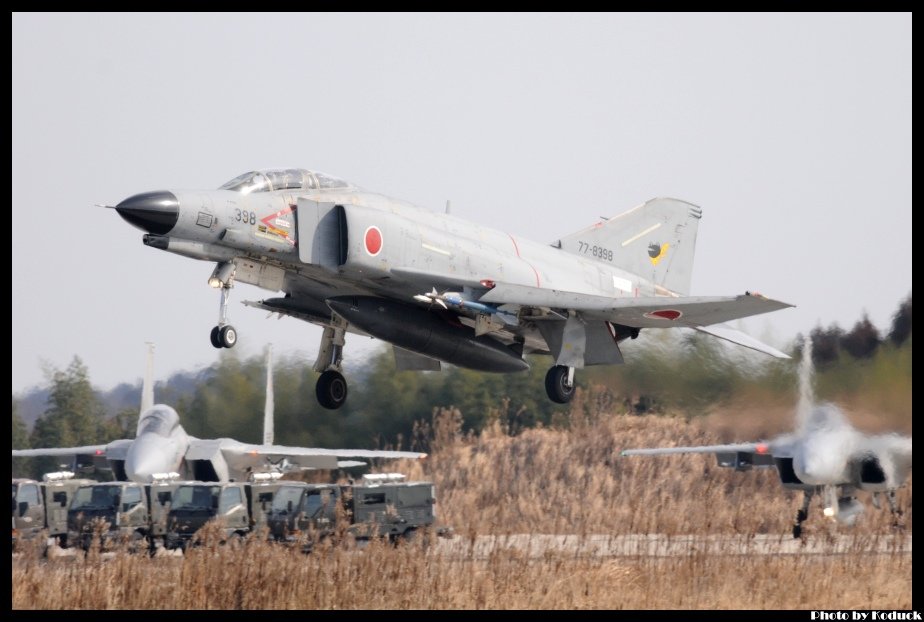 JASDF F-4EJ Kai(301)(77-8398)@RJFN_1(2)_20130129.jpg