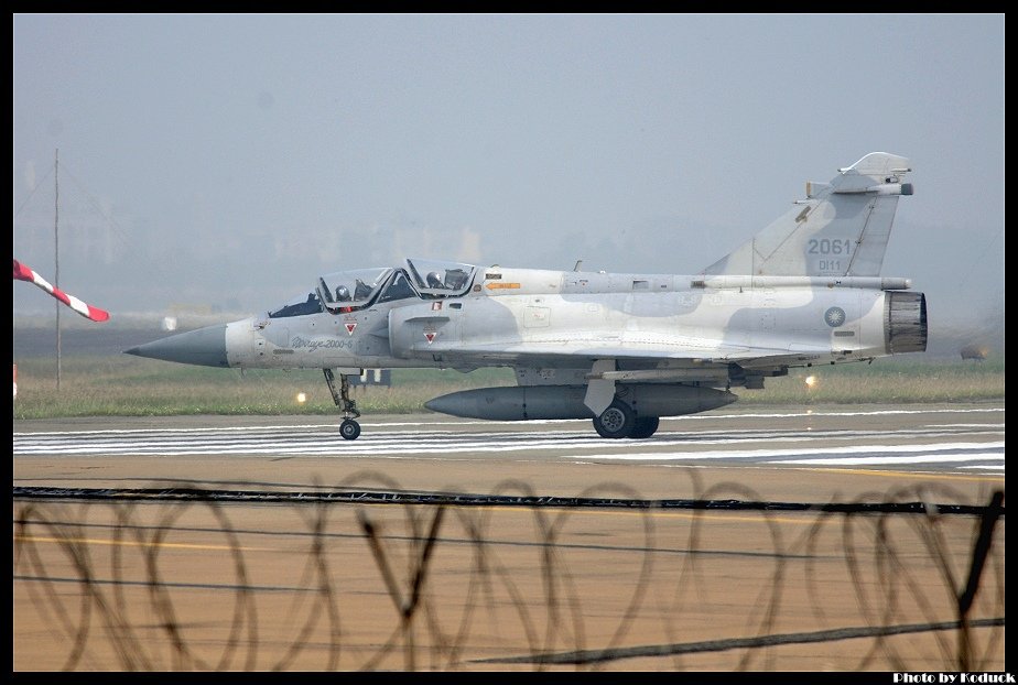 ROCAF Dassault Mirage 2000-5DI(2061)@RCPO_1(2)_20131109.jpg