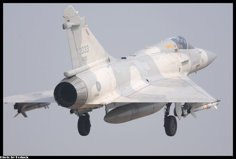 ROCAF Dassault Mirage 2000-5EI(2033)@RCPO_2(2)_20131109.jpg