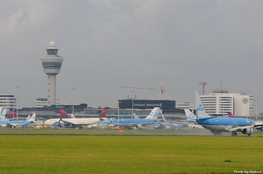 AMS RWY27_3_20140819.jpg