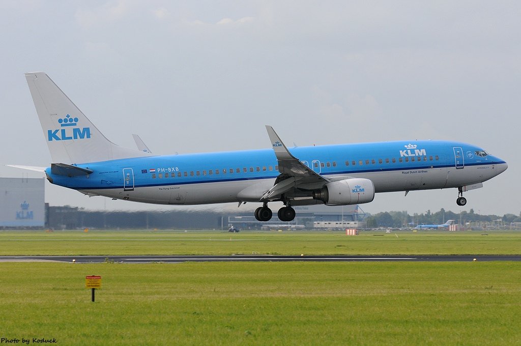 AMS RWY27_28_20140819.jpg