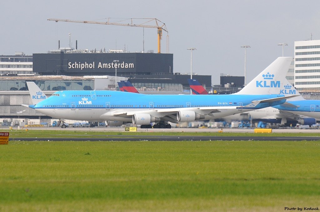 AMS RWY27_43_20140819.jpg