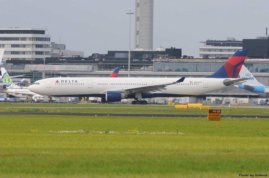 AMS RWY27_49_20140819.jpg