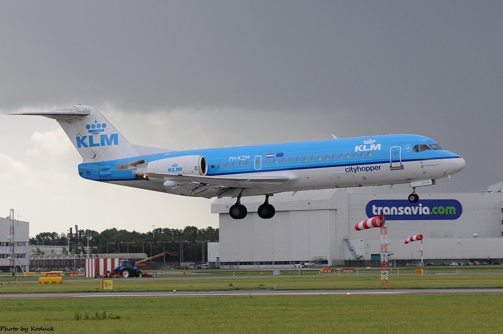 AMS RWY27_88_20140819.jpg