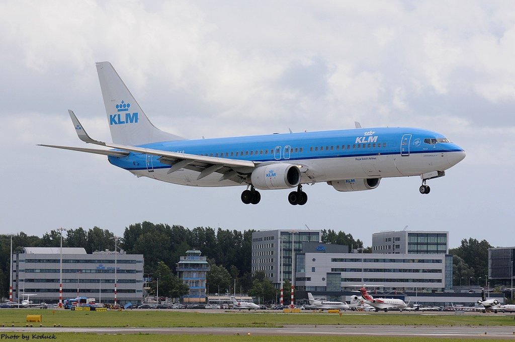 AMS RWY27_115_20140819.jpg