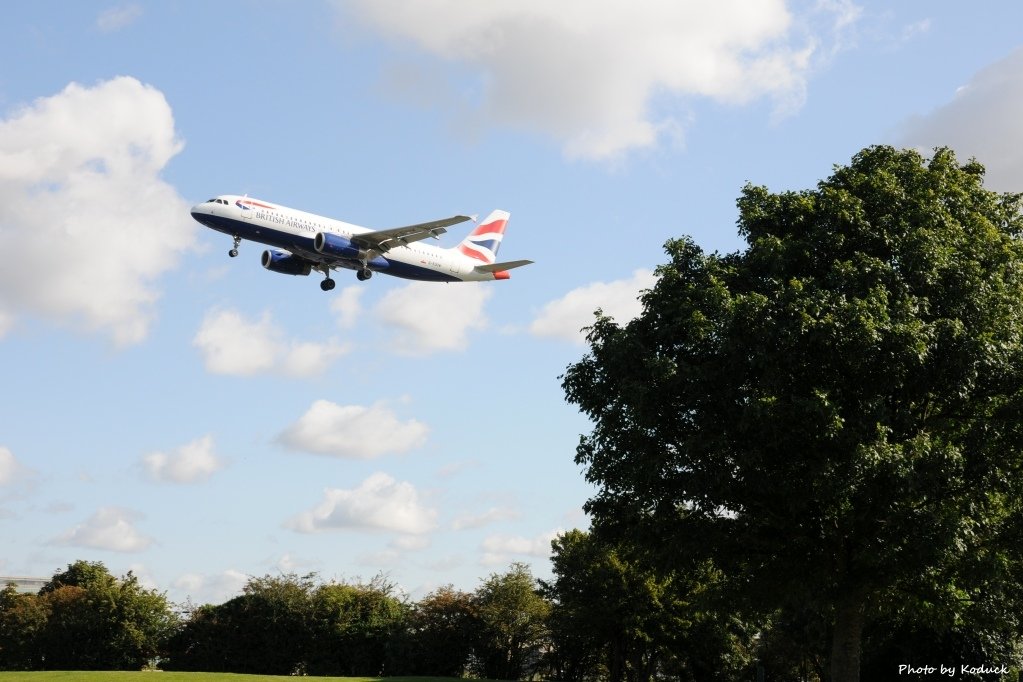 LHR_5(A320)_20140820.jpg