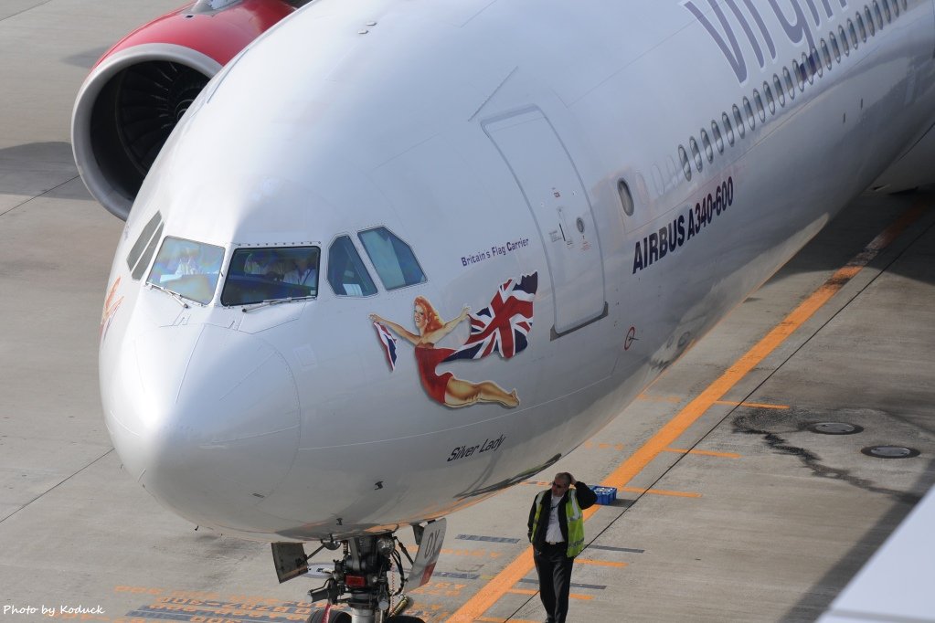 Virgin Atlantic Airways A340-642(G-VFOX)@NRT_2(1)_20111125.jpg