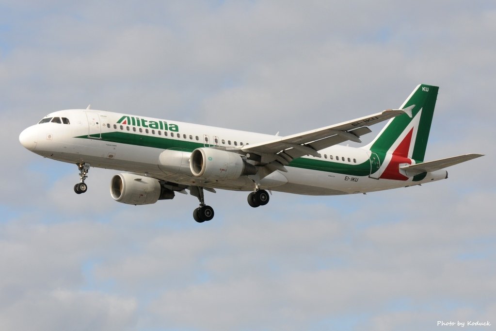 Alitalia A320-214(EI-IKU)@LHR_1(1)_20140820.jpg