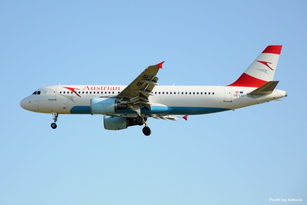 Austrian Airlines A320-214(OE-LBT)@LHR_1(1)_20140820.jpg