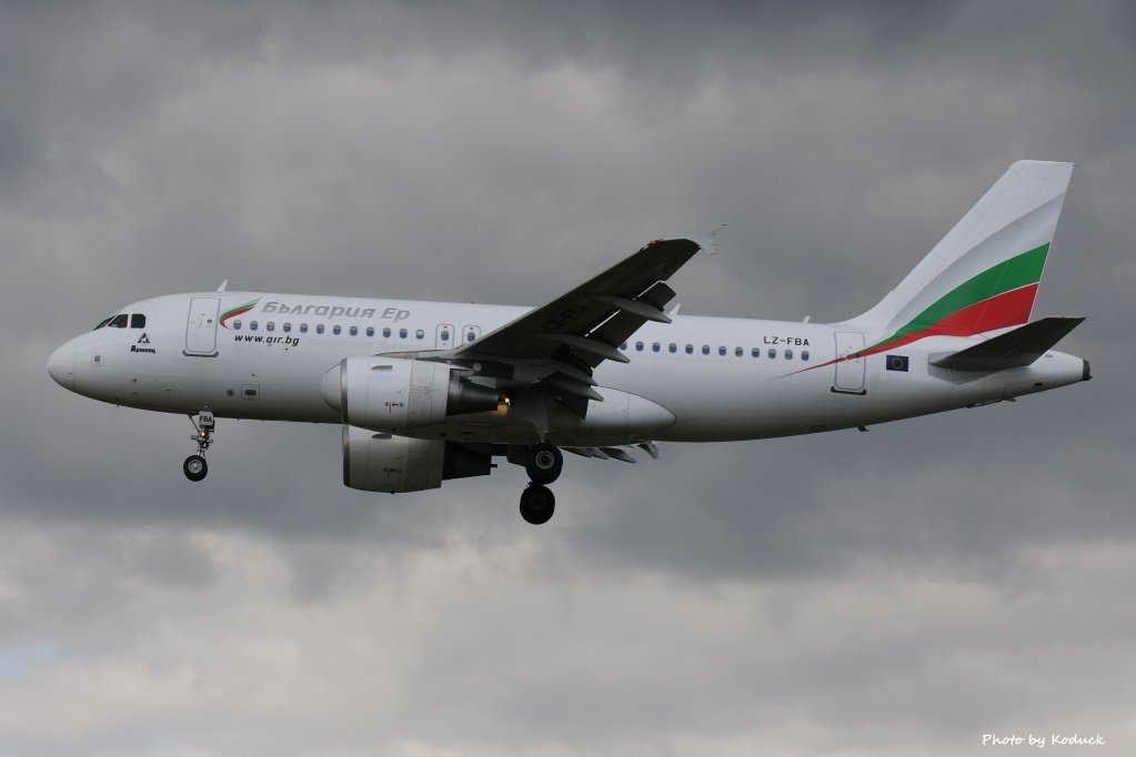 Bulgaria Air A319-112(LZ-FBA)@LHR_1(1)_20140820.jpg